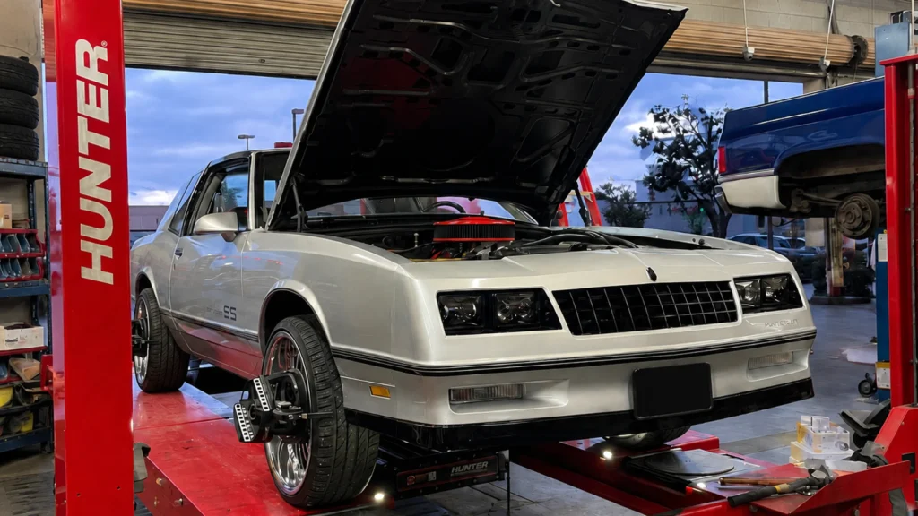 Vehicle inspection before a wheel alignment service in an auto repair shop